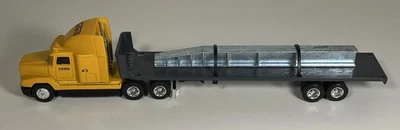 Remolque de plataforma plana Ertl 1/64 diecast Freightliner Lofland semirremolque carga I-Beam Foto 1 de 4