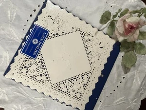 Vintage neue weiße Papier verzierte Deckchen SCHMETTERLING - Bild 1 von 1