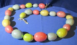 Guirnalda de huevos de Pascua RAZ Imports 48" - huevos de espuma de 1,25" y 2,25" rosa, azul y amarillo - Imagen 1 de 5