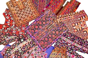 Gran Venta al por mayor Multi Lote Vestido Afgano Banjara Cuello Yugo Parche Bordado a Mano - Imagen 1 de 10