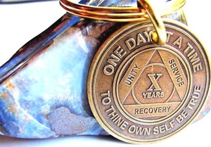 Schlüsselanhänger Anonyme Alkoholiker AA 10 Jahre Bronze Medaillon Token Münze Chip nüchtern - Bild 1 von 13