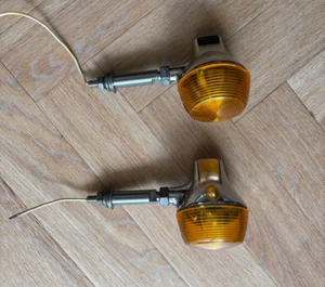 2X MOTO GUZZI BLINKERS   LAVERDA  AMPASSADOR. DUCATI BENELLI.  APRILLIA NO SEV - Picture 1 of 5