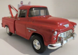 Red Tow Truck General Motors ERTL 0945GX - Picture 1 of 9