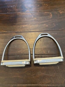 Korsteel Fillis 4-1/2” Stirrups - Picture 1 of 4