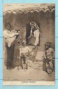 cartolina Costumi Siciliani: Madre con 2 figli alla Novena dello Zampognaro - Imagen 1 de 2