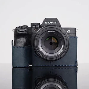 Genuine Real Leather Camera Bag Protect Case Cover Base Grip For Fuji A7M4 A7S3 - Picture 1 of 24