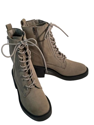 Bota Feminina MIA Camurça Artificial Taupe Estilo Combate com Cadarço Tamanho 8.5 Nova Sem Caixa - Imagem 1 de 4