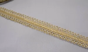 1 MT NASTRO PIZZO FESTONE IN LUREX ORO ELASTICIZZATO ABBIGLIAMENTO BRETELLINE - Picture 1 of 1
