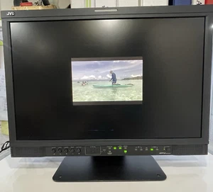 Monitor LCD multiformato JVC DT-R24L41D 24" - Imagen 1 de 5