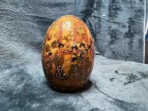 VINTAGE HAND PAINTED SATSUMA PORCELAIN EGG GEISHA GIRLS GOLD GUILDING MORIAGE  - Picture 1 of 6
