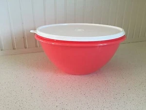 Tupperware Wonderlier Mixing Serving Storage Bowl Peach 10 Cups White Seal New - Picture 1 of 4