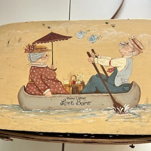 Vintage Picknickkorb aus Holz geflochten Weide handbemalt Liebe Boot Szene 12x20 - Bild 1 von 23