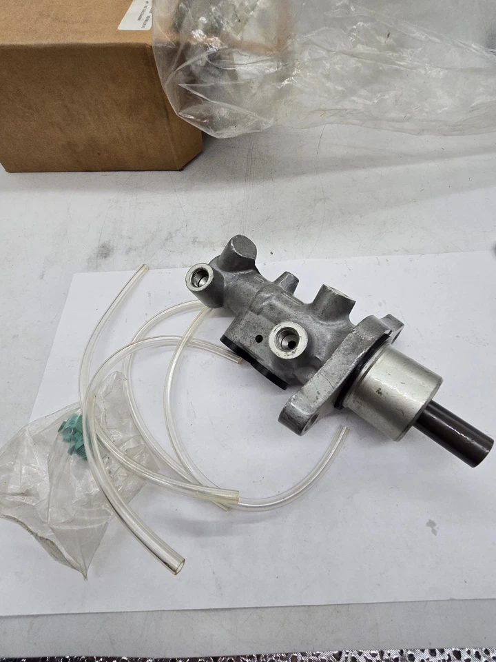 Cilindro maestro de freno OEM 11-3045 pieza VW remanufacturada Foto 1 de 4