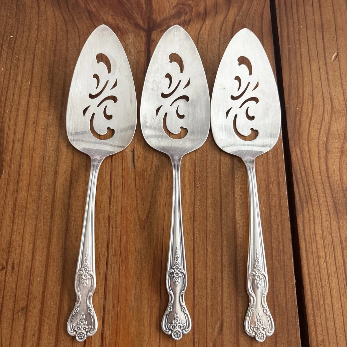 Wm. Rogers A Cake/Pie Server Antique US Silver-Plated Flatware for