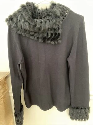 Suéter Yuka Negro Capucha Cuello Piel de Conejo Borde en Cuello Muñeca Talla 4-L, Manga Larga Foto 1 de 4