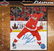 NICKLAS LIDSTROM Signed Detroit Red Wings 8x10 Photo - 70155