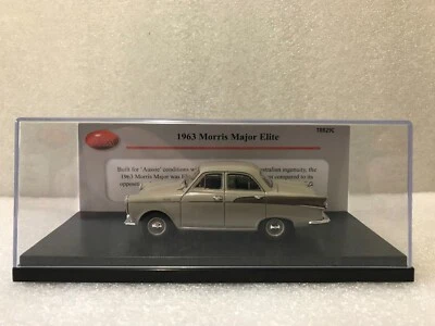 1/43 TRAX TRR29C 1957 Morris Major Elite – Ash Grey / Rose Taupe flash - Image 1 of 4