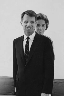 Robert Francis Kennedy y su esposa dejan iglesia arte de pared decoración del hogar - PÓSTER 20x30 Foto 1 de 4