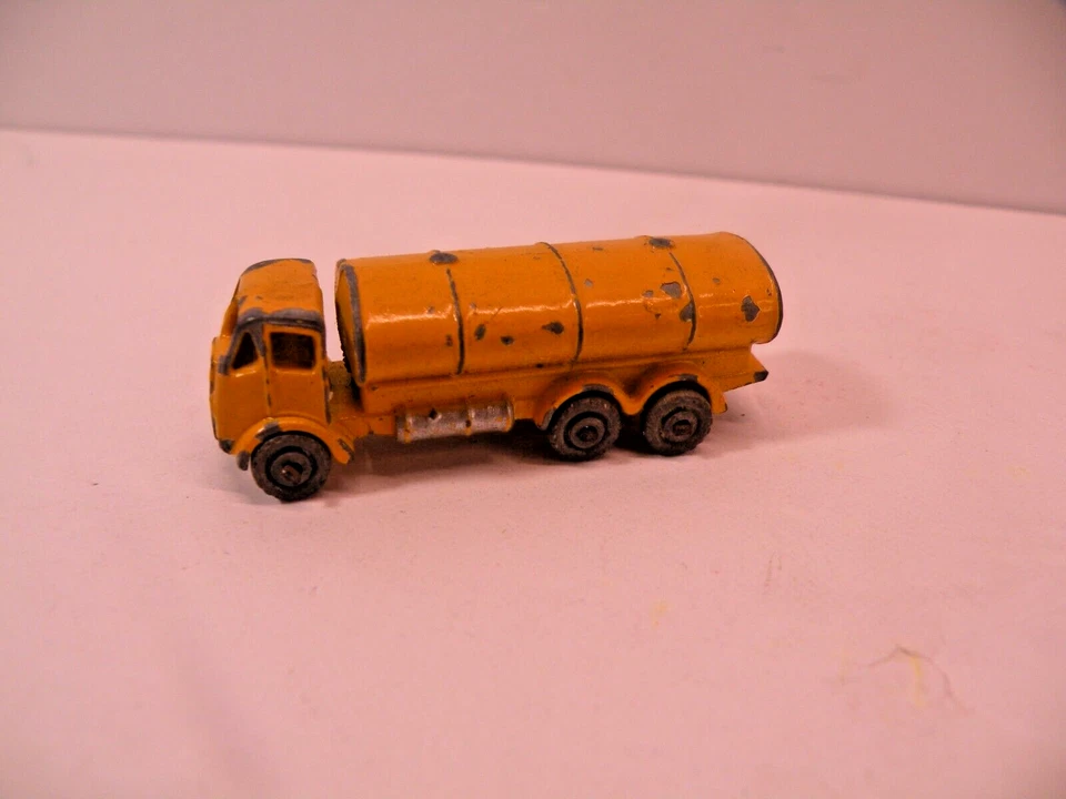 Matchbox 1953 Moko Lesney # 11-3 REF Road Tanker amarillo Foto 1 de 4