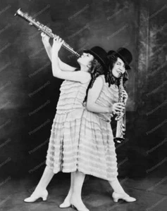 Daisy & Violet Hilton Play Music 1920s 8x10 Reprint Of Old Photo - Bild 1 von 1