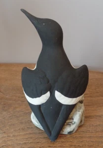 HIGHBANK PORCELAIN BLACK GUILLEMOT BIRD FIGURINE - Picture 1 of 5