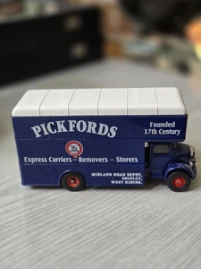 Corgi Bedford Luton Van - Pickfords Removers & Storers Die-cast Vintage - Picture 1 of 9