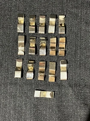 "Lote de 16 ganchos de moldeo para rieles de imagen de 16 1-1/4"" X 3/8""" Foto 1 de 2