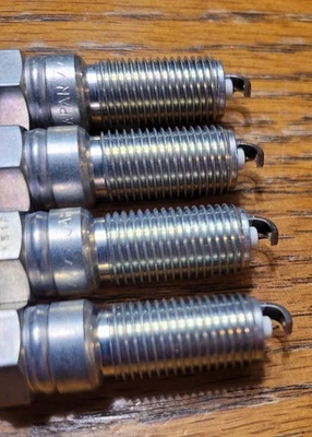 NEW GENUINE GM ACDelco Iridium Spark Plugs 41-156 Set Of 4 - Image 1 of 3