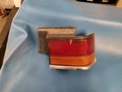 89 90 91 92 SPIRIT RIGHT TAIL LIGHT OUTER 140129 - Image 1 of 2
