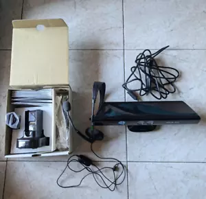 ACCESSORI XBOX 360 CUFFIE KINECT E CARICATORE PER BATTERIE NUOVO - Bild 1 von 9