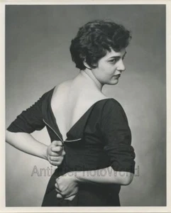 Pretty woman unzipping dress vintage pin up photo - Picture 1 of 1