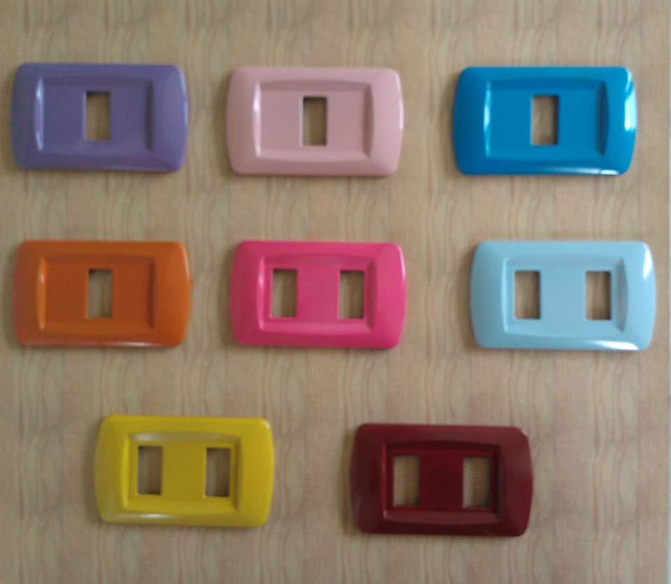 PLACCA PLACCHE COPRINTERRUTTORI IN ABS COMPATIBILI  MAGIC 1,2,3,4 POSTI COLORATE - Image 1 of 1