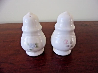 Juego de coctelera de sal y pimienta Pfaltzgraff Tea Rose Foto 1 de 4