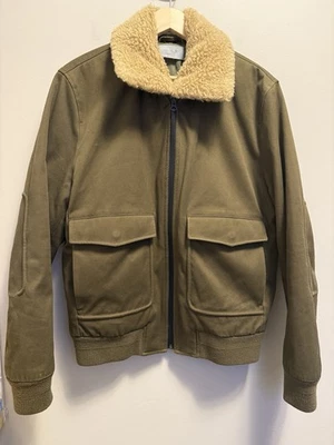 Chaqueta de bombardero Vince para hombre imitación piel de oveja cremallera frontal infantería verde talla mediana Foto 1 de 4