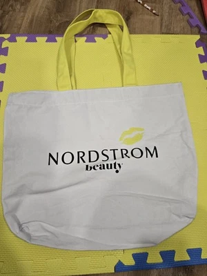 Bolso de Mano NORDSTROM Beauty Lona - ¡Blanco con Asas Amarillas Brillantes y Estampado de Labios! Foto 1 de 4