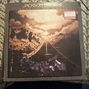 JACKSON BROWN "RUNNING ON EMPTY" USA VINYL LP 1977 VG+ - Picture 1 of 4