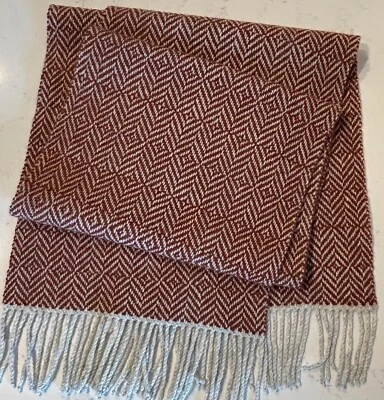 Шарф ручной работы из шерсти мериноса со сломанной саржей Rust Herringbone - Изображение 1 из 4