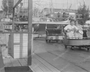 Couple In Ohio Amusement Ride 1938 Vintage 8x10 Reprint Of Old Photo - Picture 1 of 1