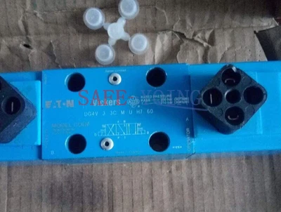 ONE NEW VICKERS VALVE DG4V-3-3C-M-U-H7-60 DG4V33CMUH760 DG4V 3 3C M U H7 60 - Image 1 of 2