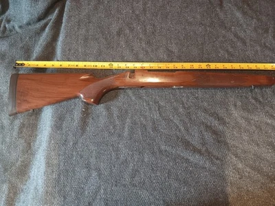 Culata clásica de nogal de acción larga Remington 700 Foto 1 de 4