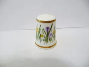 THIMBLE VINTAGE FBC ROYAL WORCESTER HANDPAINTED J LAWERENCE CROCUS - Picture 1 of 5