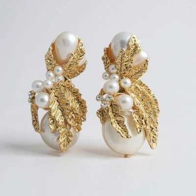 Pendientes Chico’s Flor Perla Racimo Hoja de Oro Circonita cúbica Incrustaciones Museo 18K De Colección Boho Foto 1 de 4