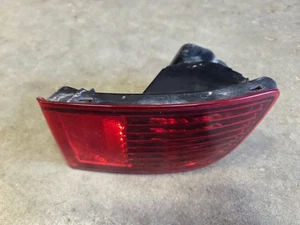 Luz marcadora reflectora parachoques trasero derecho Toyota 4Runner 2003-2005 OEM - Imagen 1 de 4