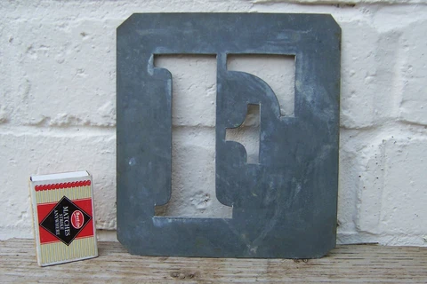 VINTAGE GALVANISED STENCIL LETTER *** F *** DISPLAY SIGN INDUSTRIAL FACTORY Cover