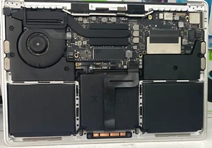 Apple MacBook Pro A1708 13" (2016/2017) - nur untere Hälfte - ohne Display - Bild 1 von 3