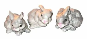 Lote de 3 figuras de porcelana de conejitos de Pascua gris vintage 2 1/4" de alto - Imagen 1 de 7