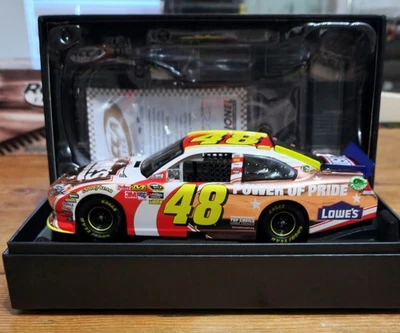 Jimmie Johnson Lowe's Power Of Pride 2011 1/24 Elite cobre #7 de 24. Foto 1 de 4