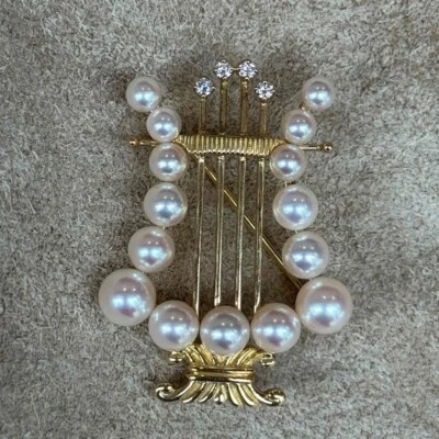 Broche prendedor instrumento musical arpa oro amarillo 18k perlas Mikimoto y 4 diamantes Foto 1 de 4