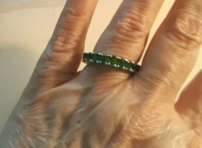 Anillo con banda de eternidad de diopsido ruso en platino sobre plata de ley 4,00 quilates Foto 1 de 4