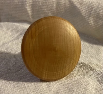 Juego de doce perillas redondas con tornillos estilo hongo de madera vintage Foto 1 de 4